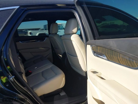 2017 Cadillac XT5 FWD with VIN 1GYKNARS3HZ122969, listed as a IAAI auction lot 41421230 with 116,603 mi miles. Bid and sale history available at carsss.com. Image 8.