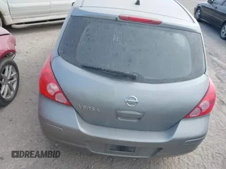 2011 Nissan Versa S z VIN 3N1BC1CP9BL451970, wystawiony jako IAAI lot #42206243 z przebiegiem 301 400 mil mil oraz . Historia ofert i sprzedaży dostępna na DreamBid. Obrazek 15.