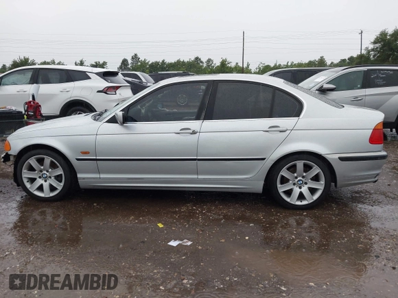 2000 BMW 3 Series 328i with VIN WBAAM533XYEJ40578, listed as a IAAI auction lot 42497924 with Not provided miles and . Bid and sale history available at DreamBid. Image 15.