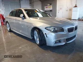 2015 BMW 5 Series 535i z VIN WBA5B1C55FD919536, wystawiony jako IAAI lot #41364884 z przebiegiem 126 956 mil mil oraz . Historia ofert i sprzedaży dostępna na DreamBid. Obrazek 1.