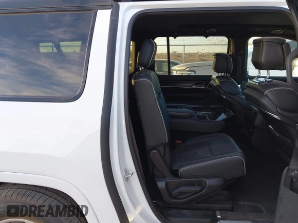 2024 Jeep Grand Wagoneer Series II с VIN 1C4SJSFP2RS119434, выставлен на аукционе IAAI как лот 41450799 с пробегом 33 002 миль миль и . История ставок и продаж доступна на DreamBid. Изображение 8.