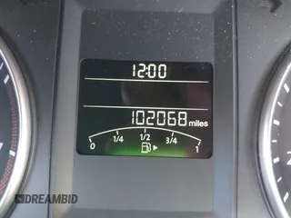 2014 Volkswagen Jetta SE z VIN 3VWD17AJ4EM419839, wystawiony jako IAAI lot #41994141 z przebiegiem 102 068 mil mil oraz . Historia ofert i sprzedaży dostępna na DreamBid. Obrazek 15.