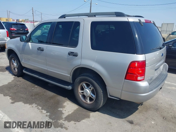 2005 Ford Explorer XLT z VIN 1FMZU63E85ZA68244, wystawiony jako IAAI lot #42397955 z przebiegiem 120 745 mil mil oraz . Historia ofert i sprzedaży dostępna na DreamBid. Obrazek 3.