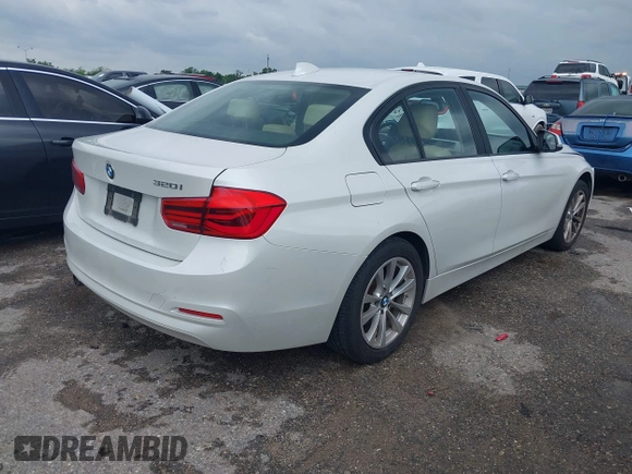 2018 BMW 3 Series 320i z VIN WBA8E1G53JNU90270, wystawiony jako IAAI lot #42183837 z przebiegiem 90 106 mil mil oraz . Historia ofert i sprzedaży dostępna na DreamBid. Obrazek 4.