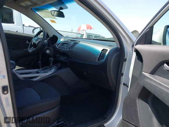 2016 Kia Sportage LX with VIN KNDPB3AC7G7836697, listed as a IAAI auction lot 42053815 with 90,519 mi miles. Bid and sale history available at carsss.com. Image 5.