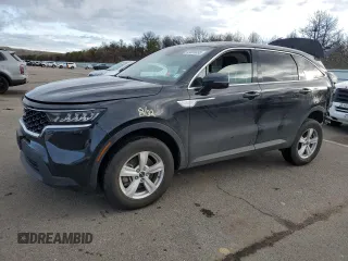 2022 Kia Sorento LX z VIN 5XYRGDLC5NG151997, wystawiony jako Copart lot #49039095 z przebiegiem 30 886 mil mil oraz Szkoda całkowita • Salvage title. Historia ofert i sprzedaży dostępna na DreamBid. Obrazek 1.
