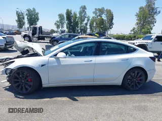 2020 Tesla Model 3 Performance z VIN 5YJ3E1EC6LF805448, wystawiony jako IAAI lot #42207433 z przebiegiem 114 412 mil mil oraz . Historia ofert i sprzedaży dostępna na DreamBid. Obrazek 15.