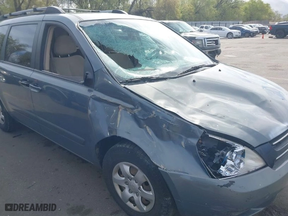 2006 Kia Sedona LX with VIN KNDMB233966090557, listed as a IAAI auction lot 42079046 with 198,851 mi miles. Bid and sale history available at carsss.com. Image 6.