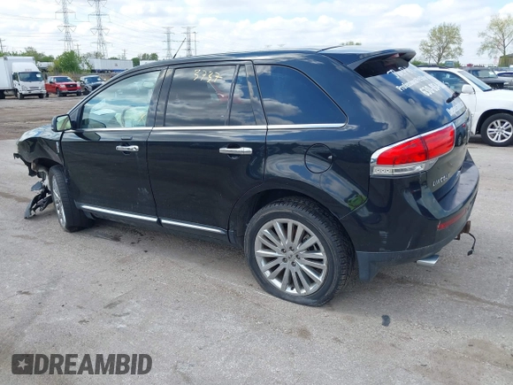2013 Lincoln MKX with VIN 2LMDJ6JK9DBL37711, listed as a IAAI auction lot 42193737 with 188,360 mi miles. Bid and sale history available at carsss.com. Image 3.