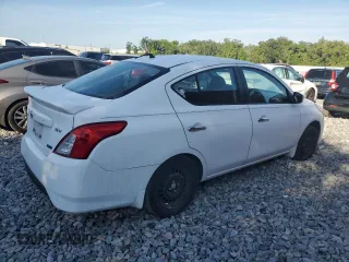 2016 Nissan Versa S z VIN 3N1CN7AP7GL893786, wystawiony jako Copart lot #58394985 z przebiegiem 107 461 mil mil oraz Szkoda całkowita • Salvage title. Historia ofert i sprzedaży dostępna na DreamBid. Obrazek 3.