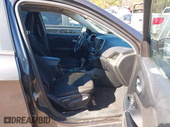 2016 Jeep Cherokee Latitude with VIN 1C4PJLCB8GW209598, listed as a IAAI auction lot 41506547 with 122,598 mi miles. Bid and sale history available at carsss.com. Image 5.