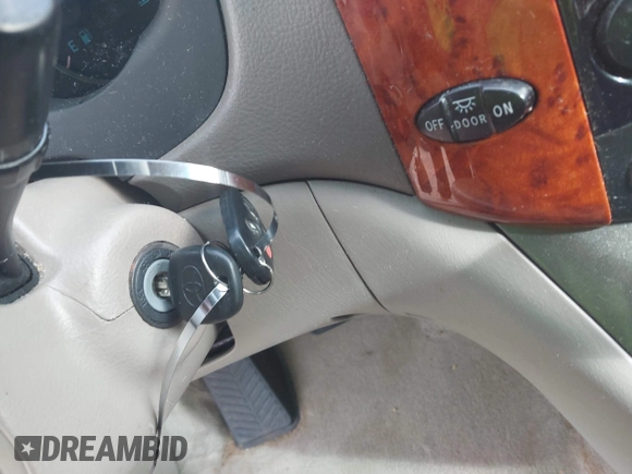 2006 Toyota Sienna XLE with VIN 5TDZA22C16S571350, listed as a IAAI auction lot 41725551 with 233,487 mi miles. Bid and sale history available at carsss.com. Image 11.