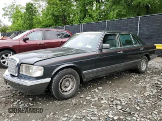 1985 Mercedes-Benz 500 SEL z VIN WDBCA37D0FA117051, wystawiony jako Copart lot #55772735 z przebiegiem 249 121 mil mil oraz Czysty tytuł • Clean title. Historia ofert i sprzedaży dostępna na DreamBid. Obrazek 1.