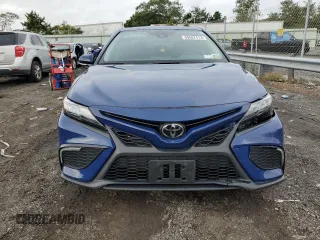 2023 Toyota Camry SE z VIN 4T1T11BK9PU076975, wystawiony jako Copart lot #69562413 z przebiegiem 17 735 mil mil oraz Nie do naprawy • Non repairable. Historia ofert i sprzedaży dostępna na DreamBid. Obrazek 5.