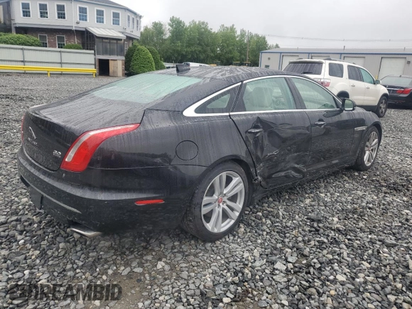 2017 Jaguar XJ Portfolio z VIN SAJWJ2GD3H8W10775, wystawiony jako Copart lot #59276325 z przebiegiem 90 345 mil mil oraz Szkoda całkowita • Salvage title. Historia ofert i sprzedaży dostępna na DreamBid. Obrazek 3.