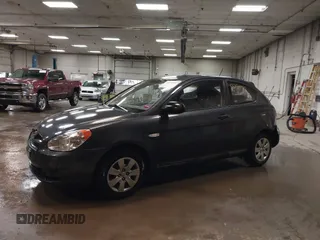 2008 Hyundai Accent GS z VIN KMHCM36CX8U083876, wystawiony jako IAAI lot #42254997 z przebiegiem 145 168 mil mil oraz . Historia ofert i sprzedaży dostępna na DreamBid. Obrazek 14.
