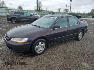 1998 Honda Accord EX z VIN 1HGCG1654WA026641, wystawiony jako Copart lot #57798665 z przebiegiem 203 298 mil mil oraz Czysty tytuł • Clean title. Historia ofert i sprzedaży dostępna na DreamBid. Obrazek 1.