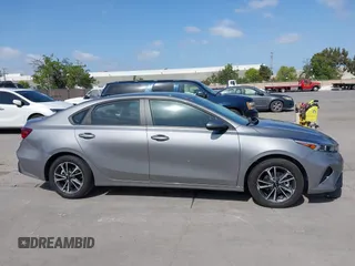 2024 Kia Forte LXS z VIN 3KPF24AD5RE759745, wystawiony jako IAAI lot #42101425 z przebiegiem 13 165 mil mil oraz . Historia ofert i sprzedaży dostępna na DreamBid. Obrazek 13.