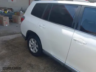 2011 Toyota Highlander with VIN 5TDZK3EH7BS025463, listed as a IAAI auction lot 41944831 with 230,541 mi miles. Bid and sale history available at carsss.com. Image 6.