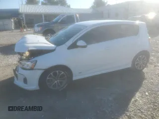 2018 Chevrolet Sonic LT z VIN 1G1JD6SH2J4120612, wystawiony jako Copart lot #86837874 z przebiegiem 60 513 mil mil oraz Szkoda całkowita • Salvage title. Historia ofert i sprzedaży dostępna na DreamBid. Obrazek 1.