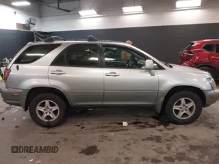 1999 Lexus RX 300 Luxury SUV with VIN JT6HF10U8X0065898, listed as a IAAI auction lot 38515585 with 113,340 mi miles. Bid and sale history available at carsss.com. Image 13.