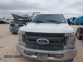 2017 Ford F-350 XL z VIN 1FT7W3AT5HED28231, wystawiony jako IAAI lot #42365678 z przebiegiem Nie podano mil oraz . Historia ofert i sprzedaży dostępna na DreamBid. Obrazek 12.