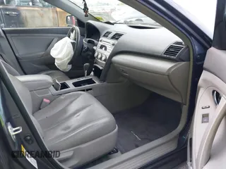 2011 Toyota Camry LE z VIN 4T1BF3EK6BU664247, wystawiony jako IAAI lot #42298606 z przebiegiem Nie podano mil oraz . Historia ofert i sprzedaży dostępna na DreamBid. Obrazek 5.