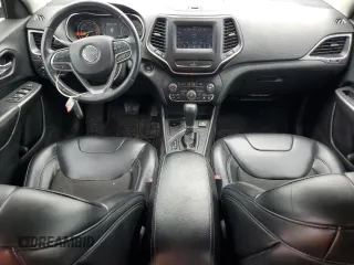 2019 Jeep Cherokee Latitude Plus с VIN 1C4PJLLB9KD186823, выставлен на аукционе Copart как лот 56421145 с пробегом 175 542 миль миль и Списание • Salvage title. История ставок и продаж доступна на DreamBid. Изображение 8.