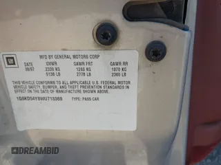 1998 Cadillac DeVille z VIN 1G6KD54Y8WU713369, wystawiony jako IAAI lot #41740945 z przebiegiem 149 384 mil mil oraz . Historia ofert i sprzedaży dostępna na DreamBid. Obrazek 9.