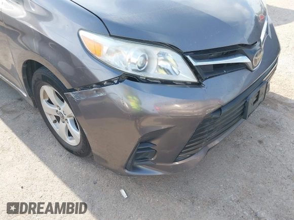 2018 Toyota Sienna LE Auto Access Seat with VIN 5TDKZ3DC2JS915905, listed as a IAAI auction lot 42027300 with 174,770 mi miles. Bid and sale history available at carsss.com. Image 17.