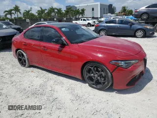 2018 Alfa Romeo Giulia z VIN ZARFAEBN6J7597215, wystawiony jako Copart lot #53338845 z przebiegiem 55 130 mil mil oraz Szkoda całkowita • Salvage title. Historia ofert i sprzedaży dostępna na DreamBid. Obrazek 4.