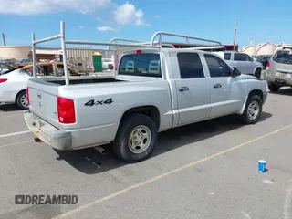 2005 Dodge Dakota ST z VIN 1D7HW28N25S139898, wystawiony jako IAAI lot #42358982 z przebiegiem 81 139 mil mil oraz . Historia ofert i sprzedaży dostępna na DreamBid. Obrazek 4.