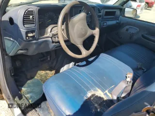 1999 GMC Sierra 1500 z VIN 1GTGC24RXXR721667, wystawiony jako Copart lot #58575985 z przebiegiem 201 752 mil mil oraz Czysty tytuł • Clean title. Historia ofert i sprzedaży dostępna na DreamBid. Obrazek 8.