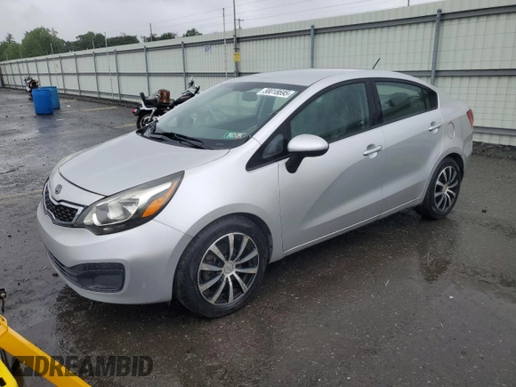 2013 Kia Rio LX z VIN KNADM4A30D6272845, wystawiony jako Copart lot #58018695 z przebiegiem 60 589 mil mil oraz Czysty tytuł • Clean title. Historia ofert i sprzedaży dostępna na DreamBid. Obrazek 1.