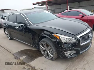 2016 Infiniti Q70 z VIN JN1BY1PP1GM630724, wystawiony jako IAAI lot #41258007 z przebiegiem 110 299 mil mil oraz . Historia ofert i sprzedaży dostępna na DreamBid. Obrazek 1.