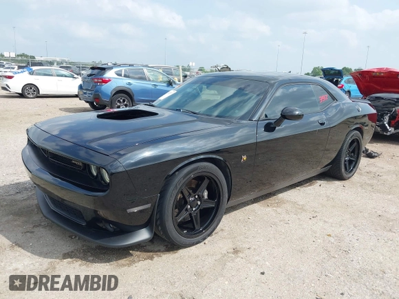 2016 Dodge Challenger R/T Scat Pack z VIN 2C3CDZFJ3GH334930, wystawiony jako IAAI lot #41872373 z przebiegiem 146 937 mil mil oraz . Historia ofert i sprzedaży dostępna na DreamBid. Obrazek 2.