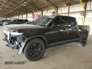 2025 Rivian R1T Adventure z VIN 7FCTGBAAXSN034894, wystawiony jako Copart lot #55682435 z przebiegiem 12 227 mil mil oraz Szkoda całkowita • Salvage title. Historia ofert i sprzedaży dostępna na DreamBid. Obrazek 1.