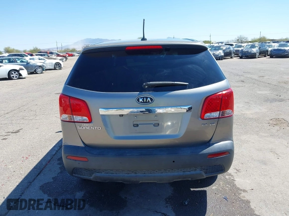 2011 Kia Sorento EX with VIN 5XYKU4A21BG027581, listed as a IAAI auction lot 41818445 with 81,354 mi miles. Bid and sale history available at carsss.com. Image 16.