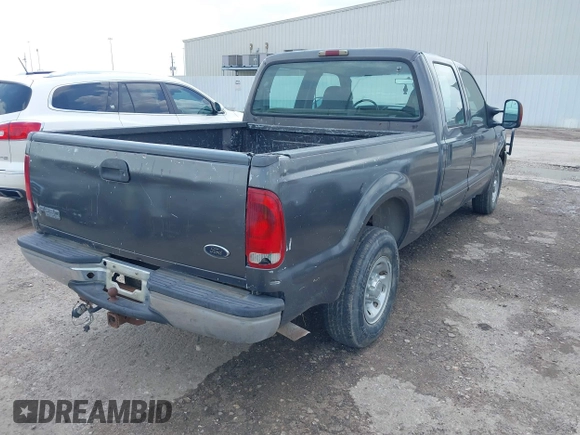 2003 Ford F-250 XL z VIN 1FTNW20L83EB89353, wystawiony jako IAAI lot #42127178 z przebiegiem 257 245 mil mil oraz . Historia ofert i sprzedaży dostępna na DreamBid. Obrazek 4.
