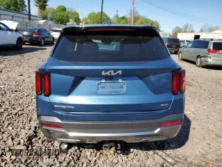 2025 Kia Sorento EX z VIN KNDRHDJG3S5299511, wystawiony jako Copart lot #54688655 z przebiegiem 61 596 mil mil oraz Szkoda całkowita • Salvage title. Historia ofert i sprzedaży dostępna na DreamBid. Obrazek 6.
