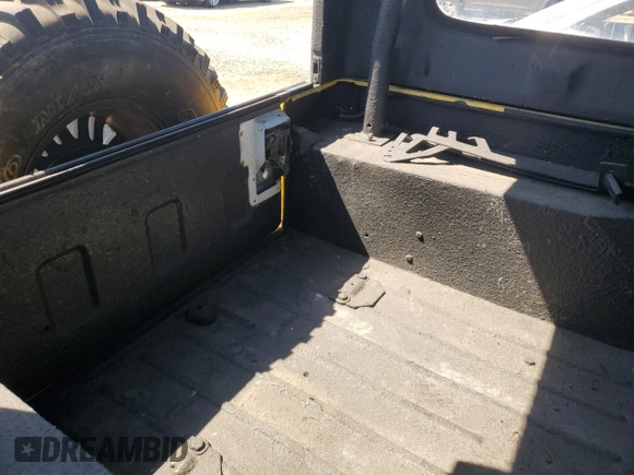 1992 Jeep Wrangler z VIN 2J4FY19P1NJ533862, wystawiony jako Copart lot #69116634 z przebiegiem 105 340 mil mil oraz Czysty tytuł • Clean title. Historia ofert i sprzedaży dostępna na DreamBid. Obrazek 10.
