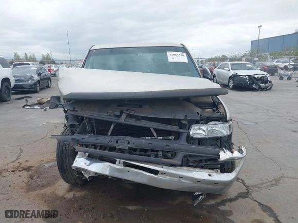 2001 Chevrolet Silverado 1500 LS with VIN 2GCEC19T311109560, listed as a IAAI auction lot 42065330 with 271,232 mi miles. Bid and sale history available at carsss.com. Image 11.