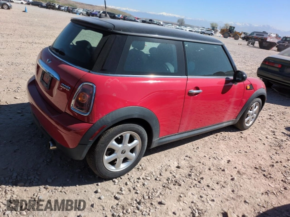 2008 MINI Hardtop with VIN WMWMF33538TT64347, listed as a Copart auction lot 52852075 with 89,884 mi miles and Clean Title. Bid and sale history available at DreamBid. Image 3.