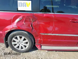 2014 Chrysler Town & Country Touring with VIN 2C4RC1BG9ER157652, listed as a IAAI auction lot 40449592 with 156,131 mi miles. Bid and sale history available at carsss.com. Image 6.