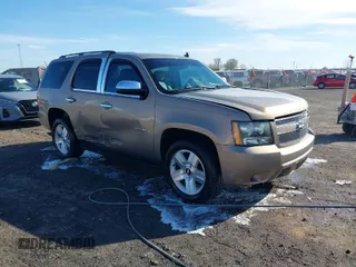2007 Chevrolet Tahoe LS z VIN 1GNFC13C57R318528, wystawiony jako IAAI lot #41840179 z przebiegiem 221 042 mil mil oraz . Historia ofert i sprzedaży dostępna na DreamBid. Obrazek 1.
