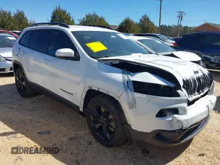 2018 Jeep Cherokee Latitude with VIN 1C4PJLCB8JD552351, listed as a IAAI auction lot 41823228 with 31,612 mi miles. Bid and sale history available at carsss.com. Image 1.
