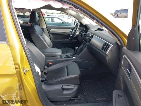 2018 Volkswagen Atlas 3.6L V6 SE with VIN 1V2KR2CA9JC525197, listed as a IAAI auction lot 37875450 with 62,703 mi miles. Bid and sale history available at carsss.com. Image 5.