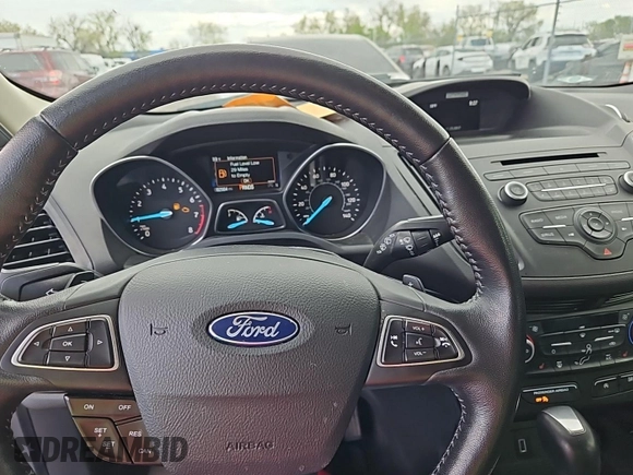 2018 Ford Escape SE z VIN 1FMCU9GDXJUA69802, wystawiony jako IAAI lot #42413413 z przebiegiem 92 564 mil mil oraz . Historia ofert i sprzedaży dostępna na DreamBid. Obrazek 3.
