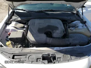 2019 Chrysler 300 S z VIN 2C3CCABG1KH654061, wystawiony jako Copart lot #47137005 z przebiegiem 109 896 mil mil oraz Szkoda całkowita • Salvage title. Historia ofert i sprzedaży dostępna na DreamBid. Obrazek 12.