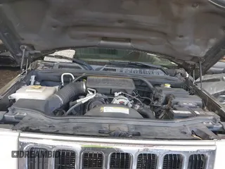 2008 Jeep Commander Sport z VIN 1J8HH48K08C167681, wystawiony jako IAAI lot #41822546 z przebiegiem 155 572 mil mil oraz . Historia ofert i sprzedaży dostępna na DreamBid. Obrazek 10.